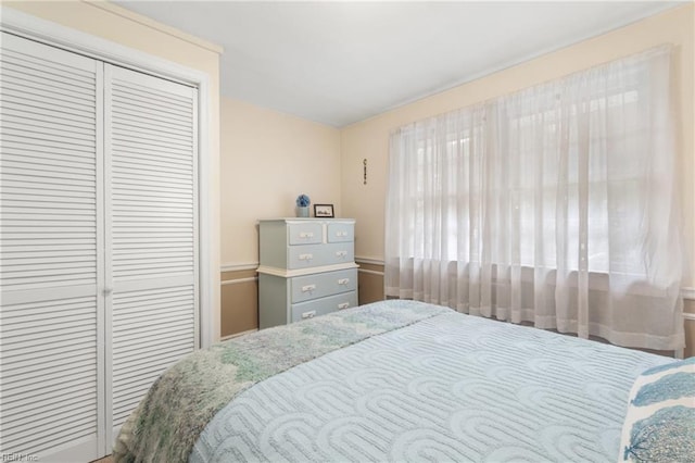 bedroom featuring a closet