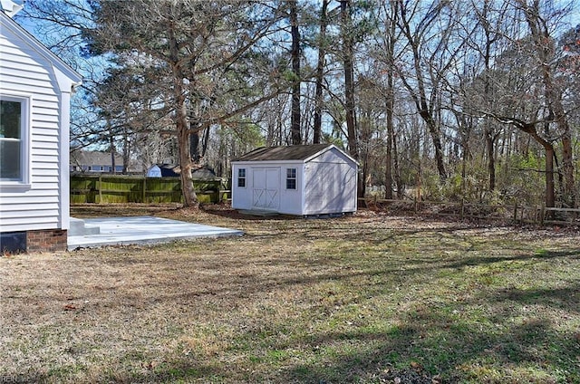 view of yard featuring a storage shed and a patio area