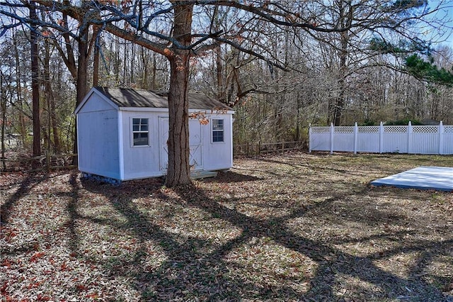 view of yard with a shed