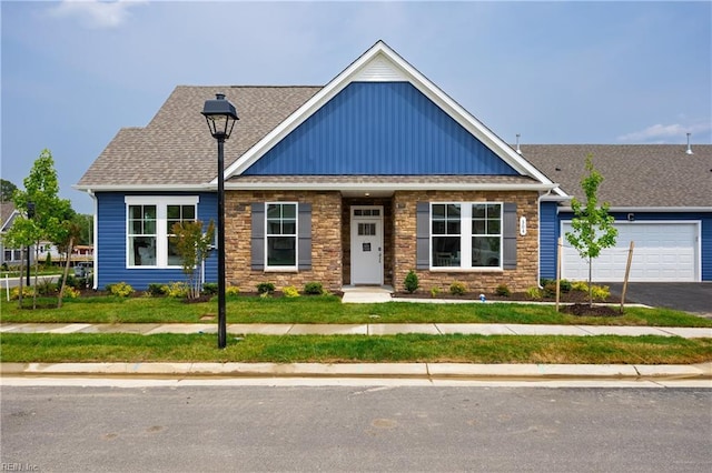 view of front facade with a garage and a front yard