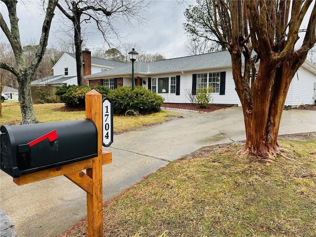 ranch-style house with a front yard