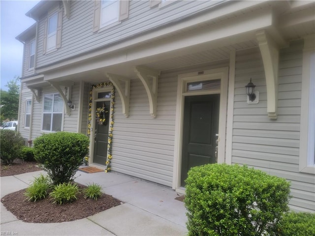 doorway to property featuring a porch