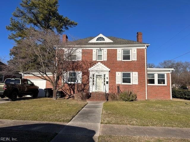 view of front facade with a front yard