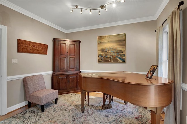 office area featuring ornamental molding, light wood-style flooring, and baseboards