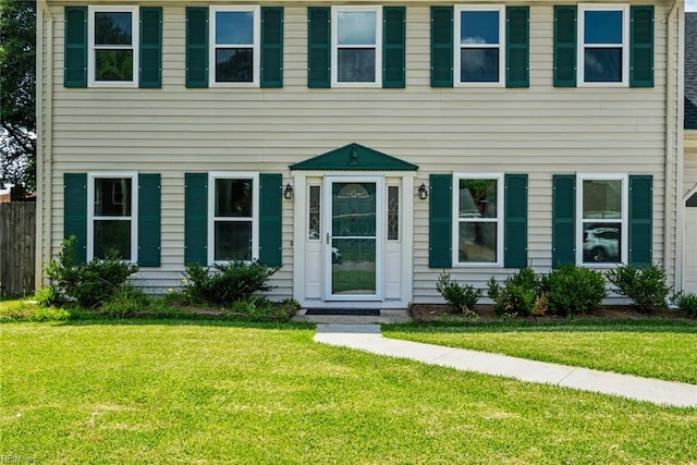 colonial house featuring a front yard