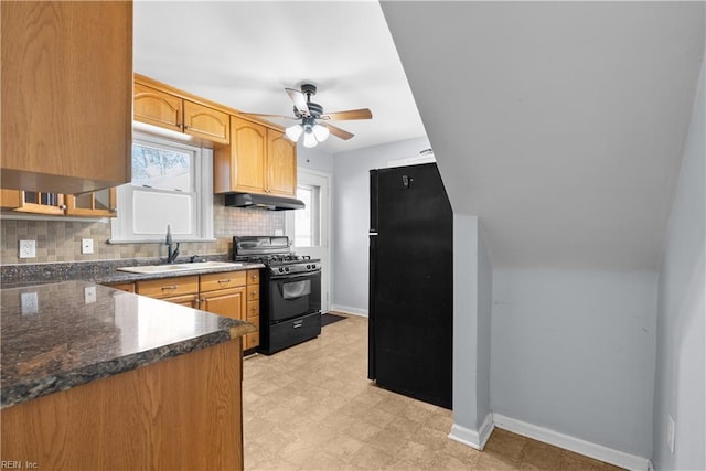 kitchen with sink, decorative backsplash, black appliances, and ceiling fan