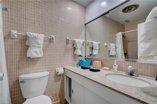 bathroom with toilet, tile walls, decorative backsplash, a shower with shower curtain, and vanity