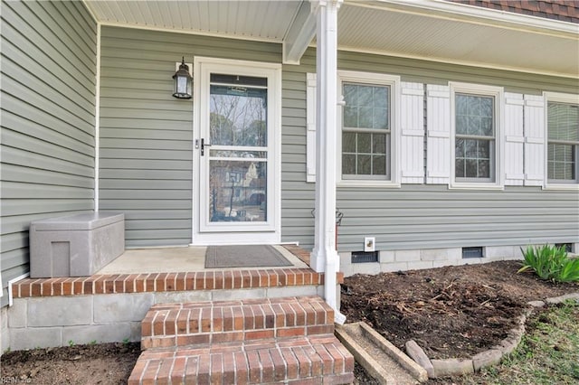 doorway to property with crawl space