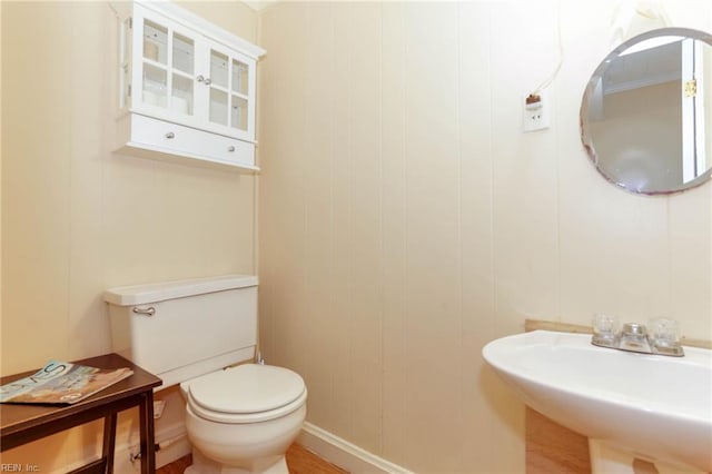 bathroom featuring sink and toilet