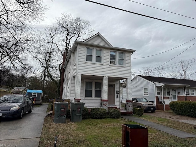 front facade featuring a front yard