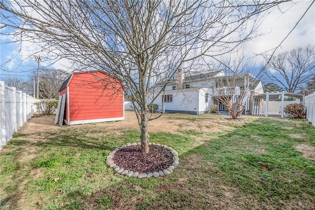 view of yard with a shed