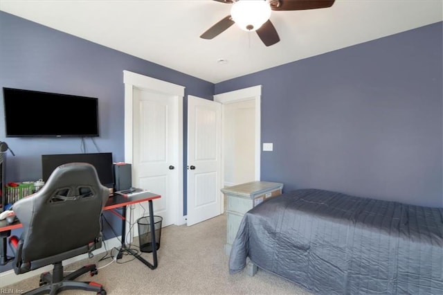 bedroom featuring a ceiling fan and light colored carpet