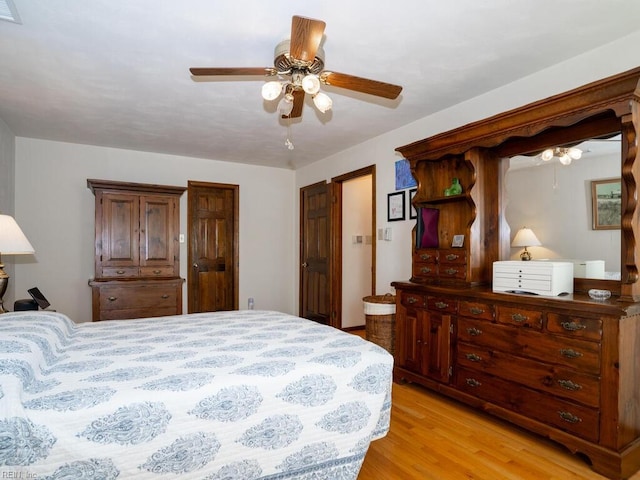 bedroom with light wood-style flooring, visible vents, and a ceiling fan