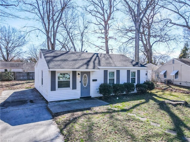 view of front of house with a front lawn