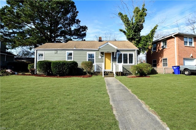 view of front facade with a front yard