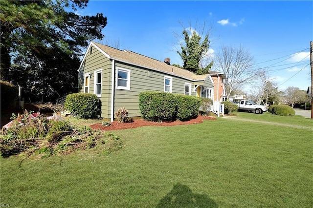 view of side of property featuring a lawn