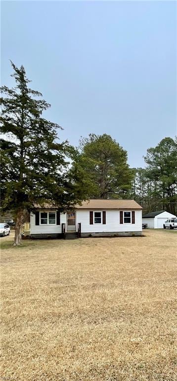 view of front of house featuring a front yard