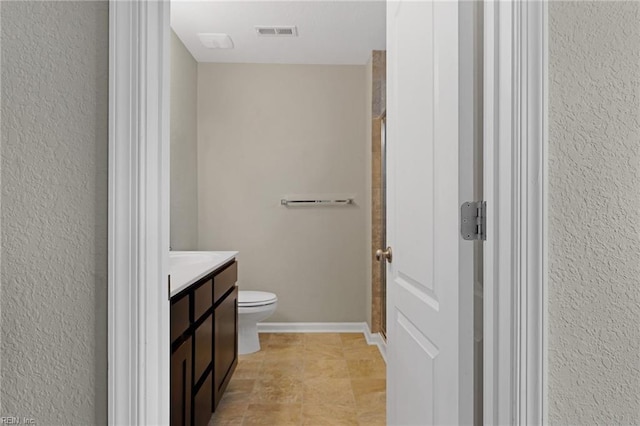 full bathroom featuring baseboards, visible vents, vanity, and toilet