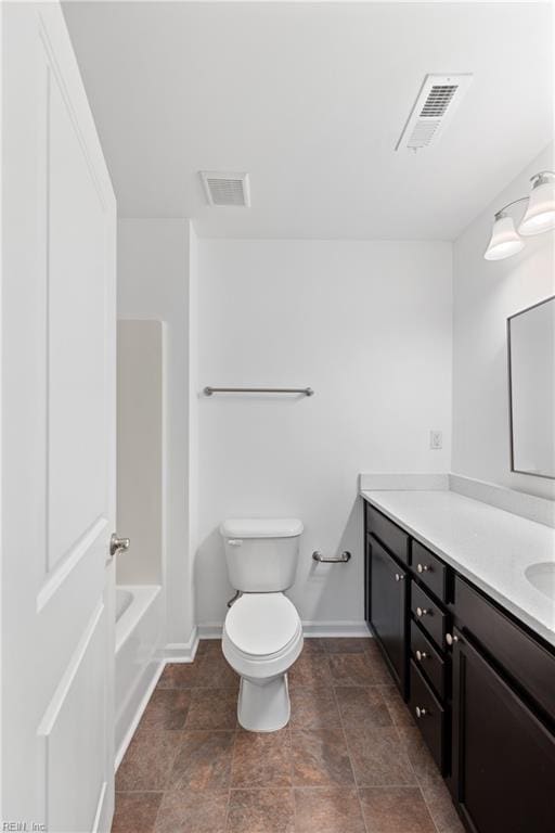 full bathroom featuring toilet, vanity, visible vents, and baseboards