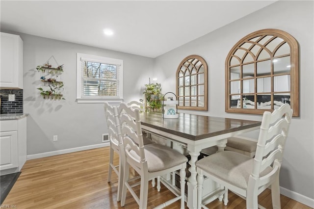 dining space featuring recessed lighting, light wood-type flooring, visible vents, and baseboards