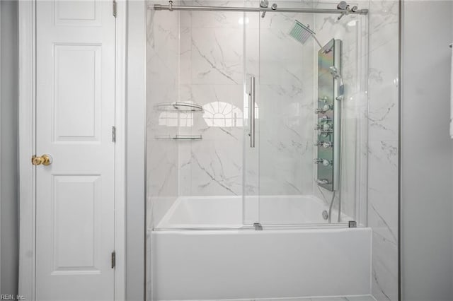 bathroom with combined bath / shower with glass door