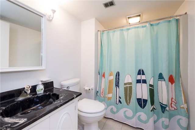 full bath with visible vents, a shower with shower curtain, toilet, vanity, and tile patterned floors