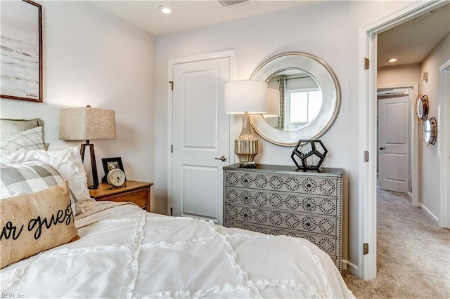 bedroom featuring recessed lighting, visible vents, baseboards, and light colored carpet