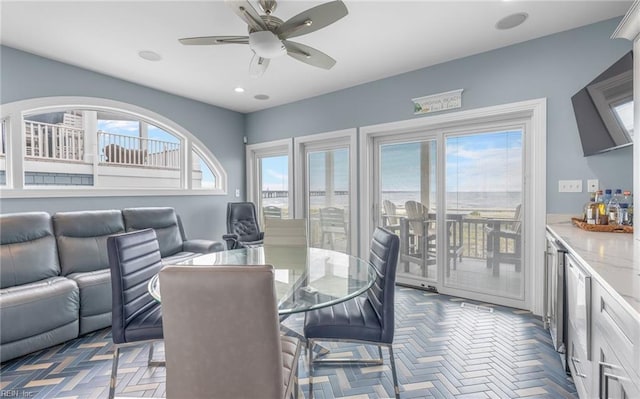 dining space with ceiling fan and recessed lighting