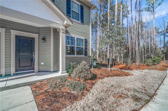 entrance to property featuring covered porch