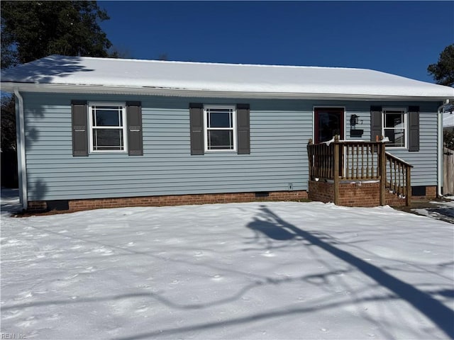 manufactured / mobile home featuring crawl space