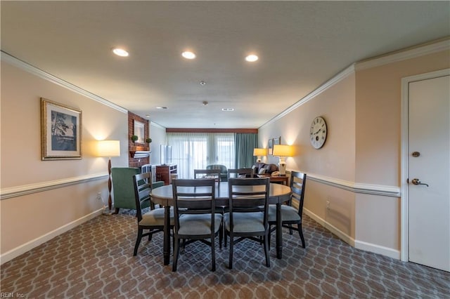 dining space featuring baseboards, recessed lighting, and crown molding