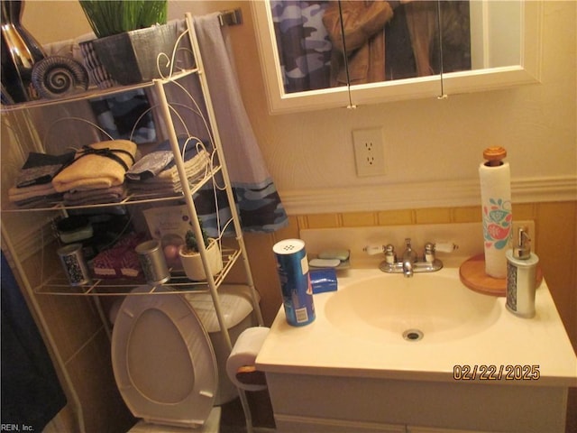 bathroom featuring vanity