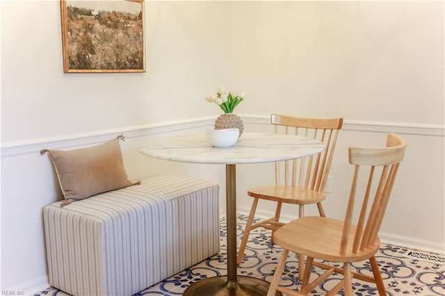 sitting room featuring tile patterned flooring and baseboards