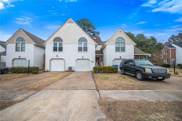 view of front facade with a garage and driveway