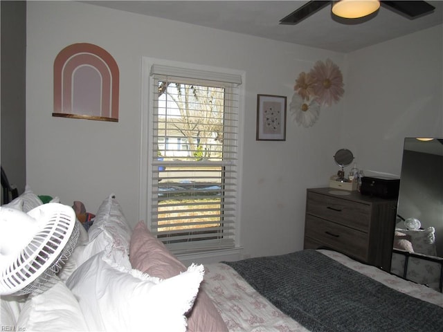 bedroom with ceiling fan