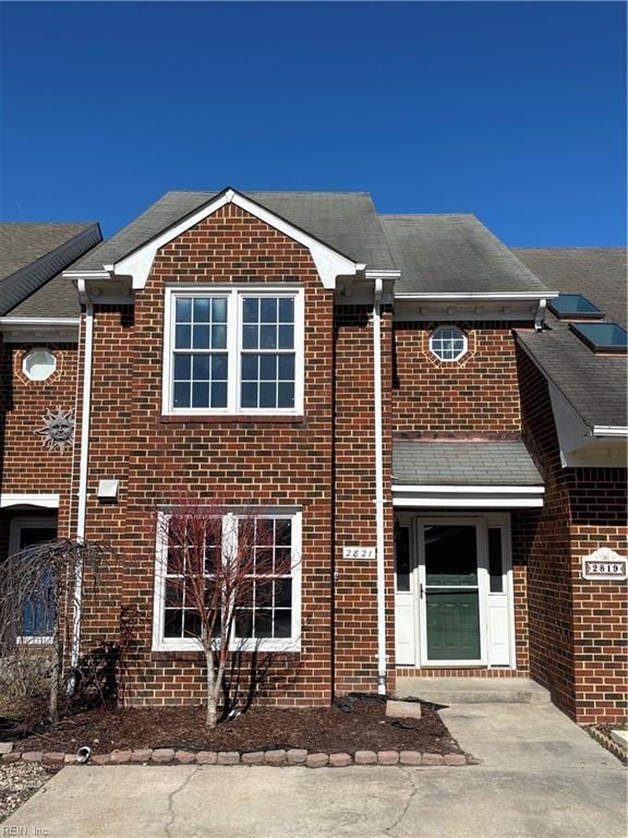 view of front facade featuring brick siding