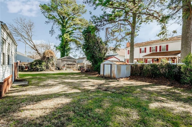 view of yard featuring a shed and an outbuilding