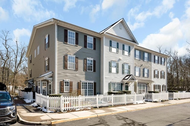 multi unit property featuring a fenced front yard