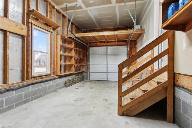 garage featuring concrete block wall