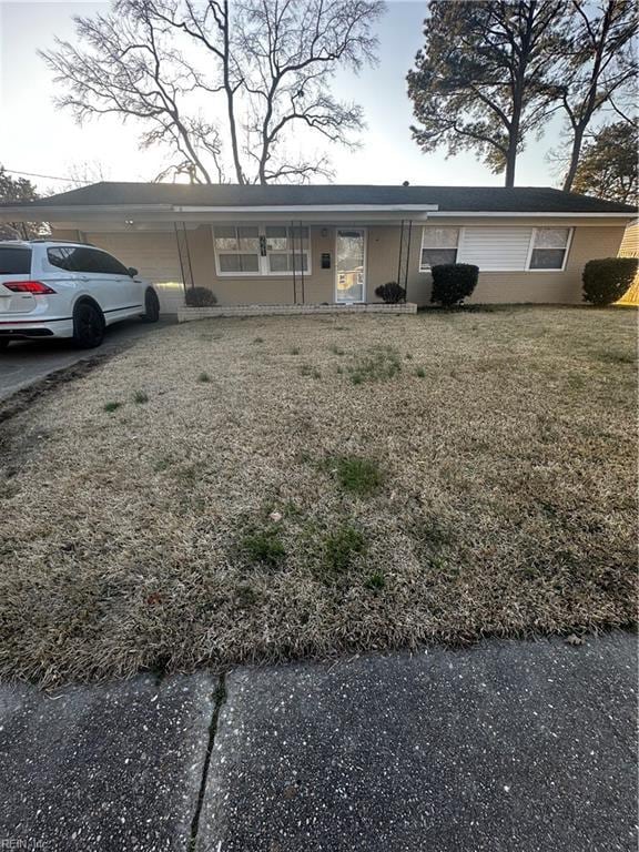 ranch-style home with a front yard