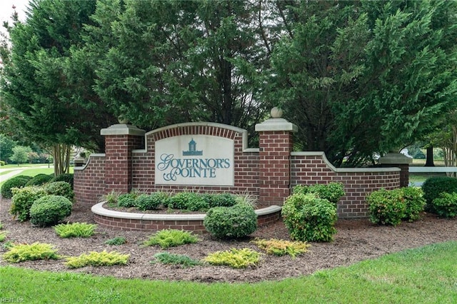 view of community / neighborhood sign