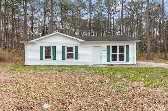 ranch-style house with a front yard