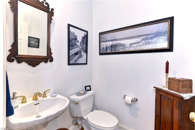 bathroom featuring a sink and toilet