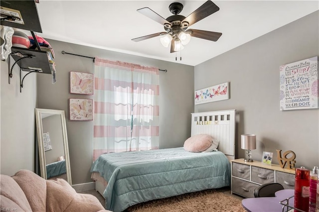 bedroom featuring a ceiling fan