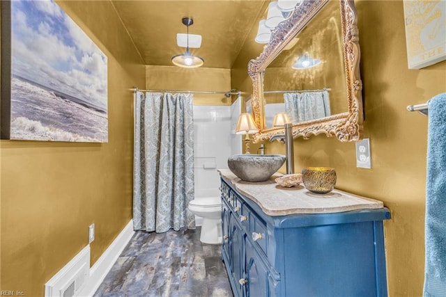 bathroom featuring toilet, a shower with curtain, baseboards, and vanity