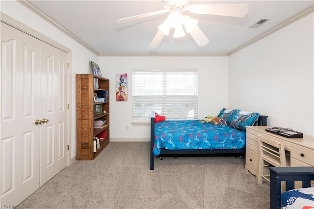 bedroom with crown molding, visible vents, a ceiling fan, light carpet, and baseboards