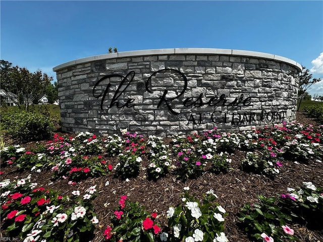 view of community / neighborhood sign