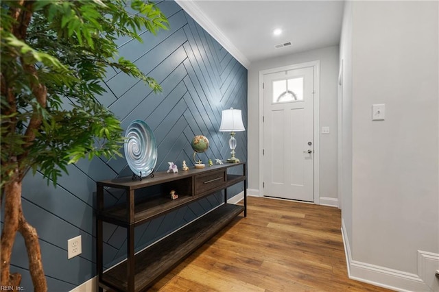 entryway with light wood finished floors, visible vents, and baseboards