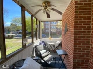 sunroom / solarium with a ceiling fan