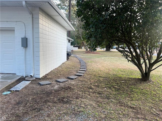 view of yard with a garage